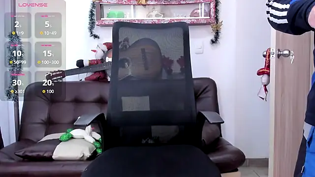 sarahhernandez online show from November 2025 02:20:01 PM