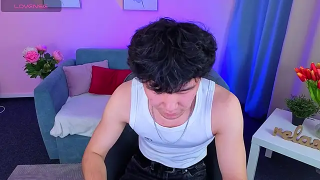 Snapshot of DenisHunter chatting on November 2025 02:33:01 PM DenisHunter online show from November 2025 02:33:01 PM