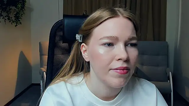 Snapshot of LavetaShiroma chatting on November 2025 12:34:01 PM LavetaShiroma online show from November 2025 12:34:01 PM