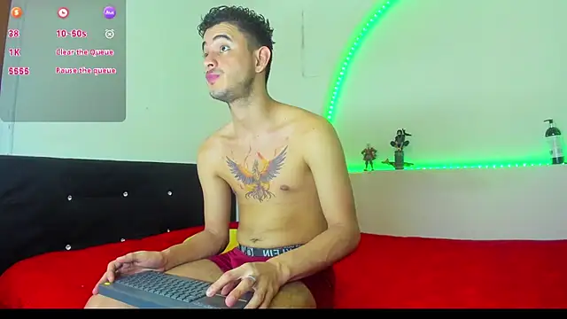 kaiborman00 online show from December 2025 03:02:01 AM