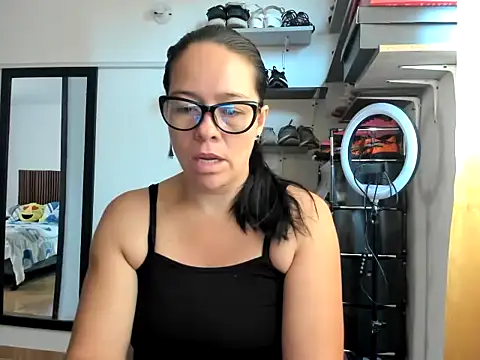 caroline 47 online show from February 2026 01:05:01 PM