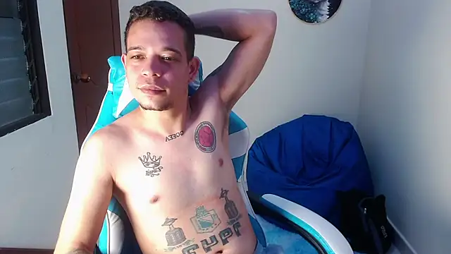 Snapshot of harry_contreras28 chatting on November 2025 01:36:01 AM harry contreras28 online show from November 2025 01:36:01 AM