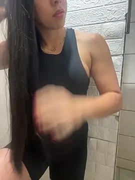 Monahliza online show from December 2025 03:22:01 AM