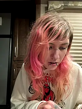 needlefaceUwU online show from November 2025 01:05:01 AM