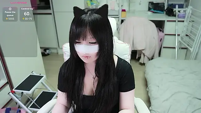 kimhyeona2005 online show from July 2026 11:18:01 AM