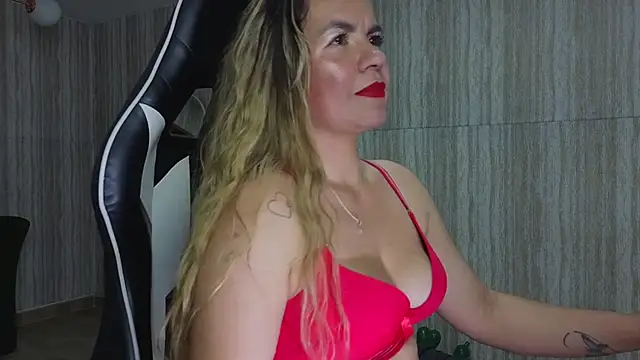 Snapshot of paula_lorens_t1_ chatting on November 2025 02:53:02 AM paula lorens t1 online show from November 2025 02:53:02 AM