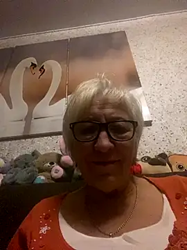 Snapshot of EvaaaSky chatting on November 2025 03:33:01 PM EvaaaSky online show from November 2025 03:33:01 PM