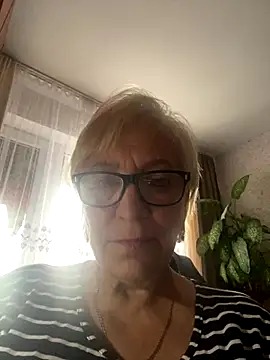 Snapshot of EvaaaSky chatting on November 2025 12:45:02 PM EvaaaSky online show from November 2025 12:45:02 PM