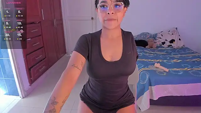 Snapshot of Tatiana-Jaaramillo chatting on April 2026 03:27:01 PM Tatiana-Jaaramillo online show from April 2026 03:27:01 PM