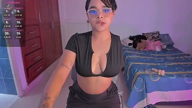 Snapshot of Tatiana-Jaaramillo chatting on April 2026 05:39:02 PM Tatiana-Jaaramillo online show from April 2026 05:39:02 PM
