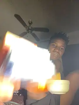 Snapshot of TriggaStar chatting on November 2025 11:36:02 AM TriggaStar online show from November 2025 11:36:02 AM