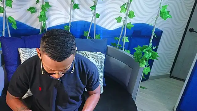 Snapshot of xander_molina chatting on November 2025 03:48:01 AM xander molina online show from November 2025 03:48:01 AM