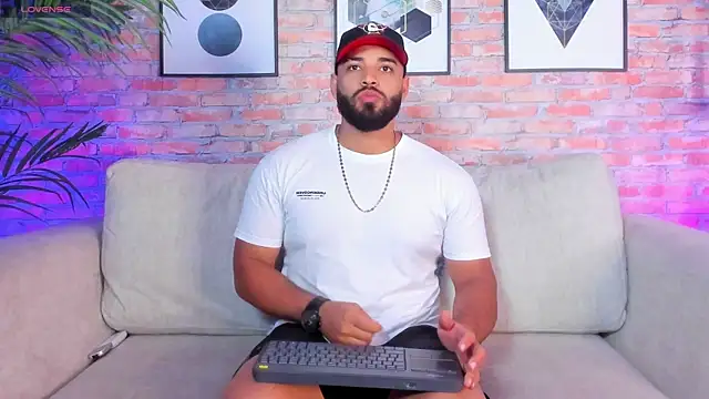 Chris Varden online show from December 2025 07:20:02 PM