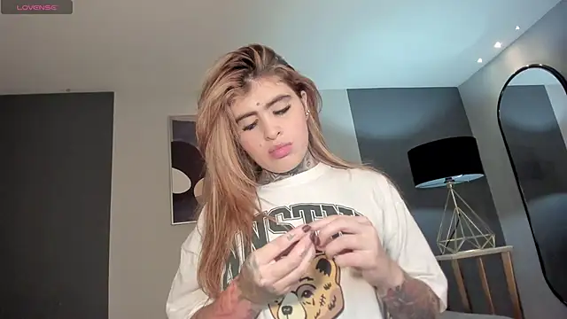 CarlaBrunni online show from December 2025 11:17:02 AM