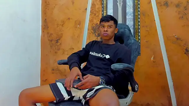 Snapshot of black_sweet_22 chatting on November 2025 03:45:02 AM black sweet 22 online show from November 2025 03:45:02 AM