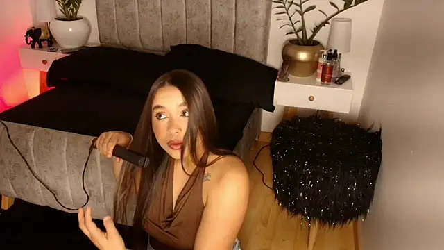 Snapshot of Lucy_Carson chatting on November 2025 01:44:01 AM Lucy Carson online show from November 2025 01:44:01 AM