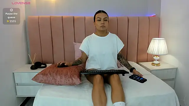 Snapshot of Anita_wood chatting on November 2025 09:46:02 PM Anita wood online show from November 2025 09:46:02 PM