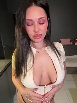 Snapshot of Lolla_dolly chatting on November 2025 09:28:01 PM Lolla dolly online show from November 2025 09:28:01 PM