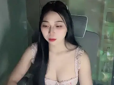 Lousii online show from November 2025 01:24:02 PM