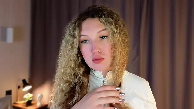 Snapshot of SueHolt chatting on November 2025 02:21:01 PM SueHolt online show from November 2025 02:21:01 PM