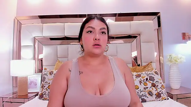 emma stoonne online show from November 2025 06:52:01 PM