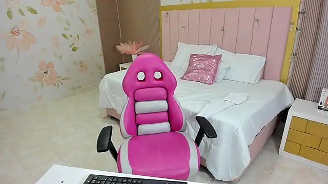 Kendall curves online show from December 2025 11:30:02 AM