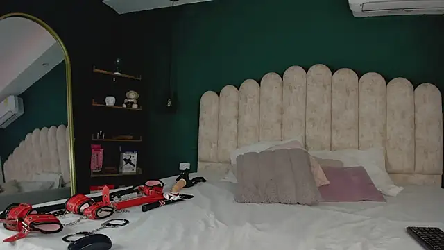 Lilith Russoo online show from January 2026 01:49:01 PM