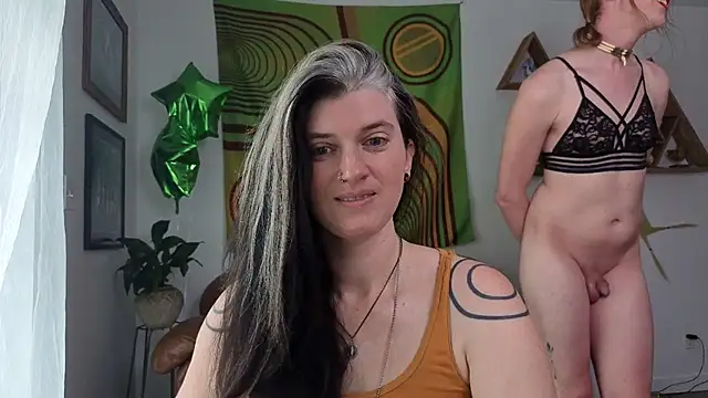 Snapshot of bruisedblossoms chatting on April 2026 04:34:01 PM bruisedblossoms online show from April 2026 04:34:01 PM