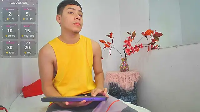 Lucastorrez01 online show from November 2025 02:22:01 AM