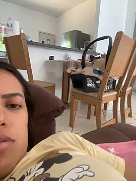 Snapshot of Lara_o chatting on November 2025 10:43:02 AM Lara o online show from November 2025 10:43:02 AM