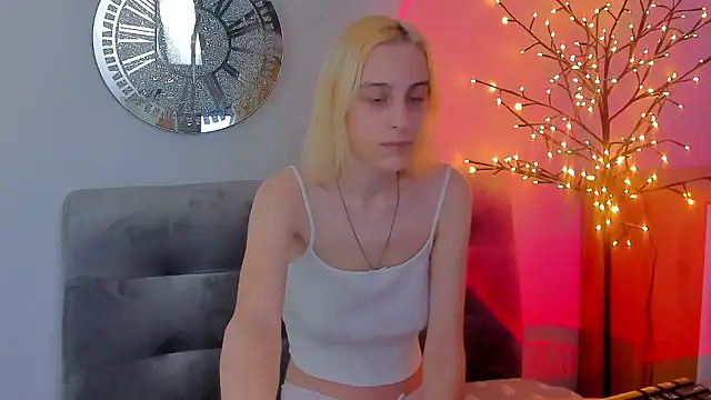 MiilaGlow online show from January 2026 02:12:02 PM