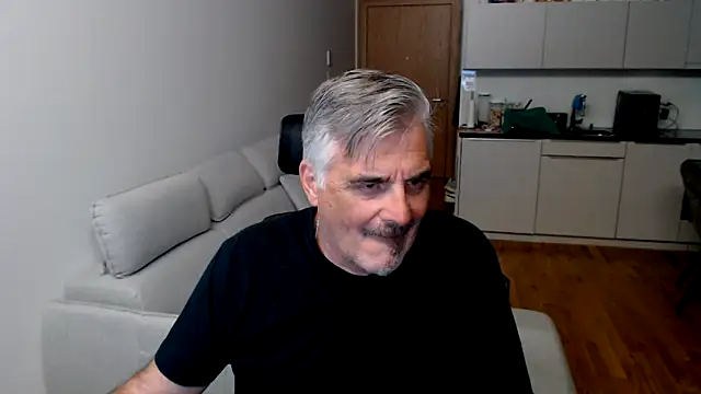 Buidapest online show from November 2025 01:55:02 AM