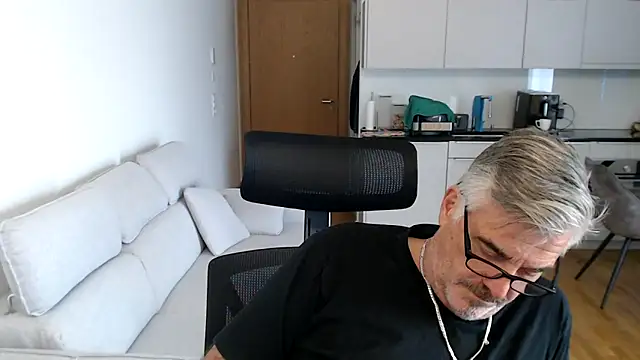 Buidapest online show from November 2025 10:59:01 AM