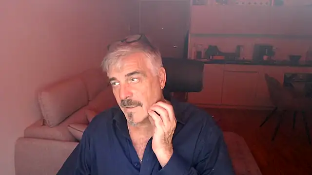 Buidapest online show from December 2025 09:32:02 PM