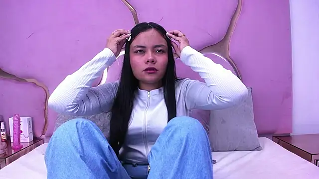 Aisha Leenss online show from February 2026 02:02:02 PM