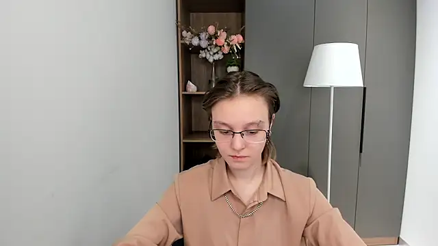 DelphaBoven online show from November 2025 02:22:02 AM