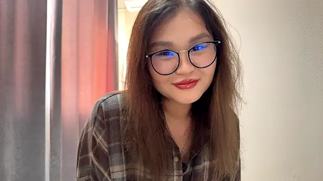 Snapshot of HoneyKitsu chatting on November 2025 08:35:02 AM HoneyKitsu online show from November 2025 08:35:02 AM