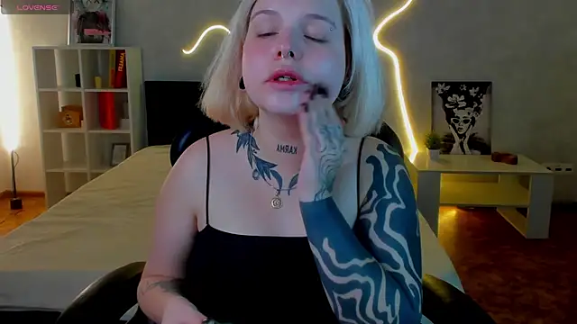 shadow  purrr online show from November 2025 01:38:01 AM