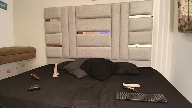 LittlePeach  online show from December 2025 02:57:02 PM