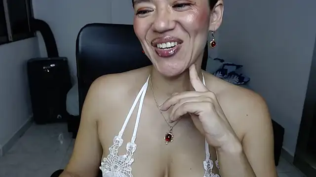 Snapshot of Annie_Cervantez chatting on July 2026 10:10:02 AM Annie Cervantez online show from July 2026 10:10:02 AM