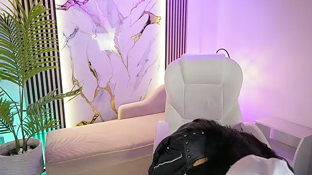 MeganLowell online show from November 2025 07:05:02 PM