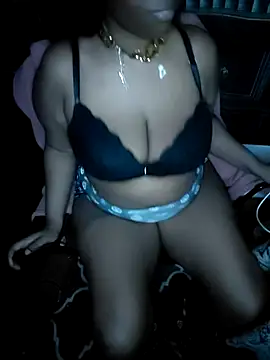 Snapshot of VenezuelaLuxeNoir chatting on February 2026 12:06:02 PM VenezuelaLuxeNoir online show from February 2026 12:06:02 PM