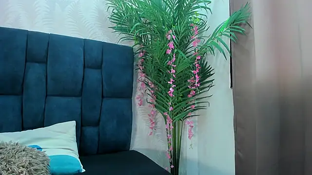 Holly Sly online show from November 2025 07:13:01 PM