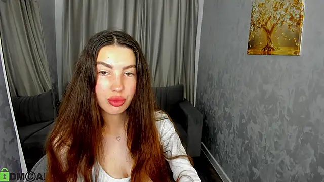 LiraRevery online show from December 2025 12:42:01 AM