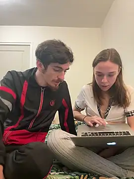 DuoDesir1 online show from February 2026 07:32:01 PM