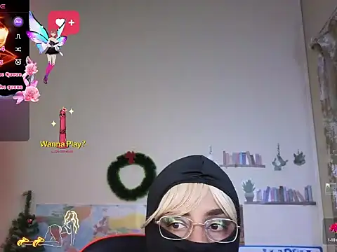 Snapshot of LaReineCleo chatting on December 2025 09:14:01 AM LaReineCleo online show from December 2025 09:14:01 AM