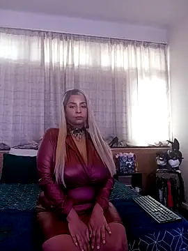 Snapshot of LaReineCleo chatting on May 2026 10:21:01 AM LaReineCleo online show from May 2026 10:21:01 AM