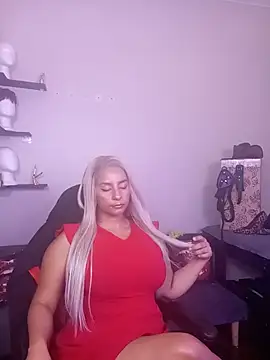 Snapshot of LaReineCleo chatting on July 2026 11:05:02 AM LaReineCleo online show from July 2026 11:05:02 AM