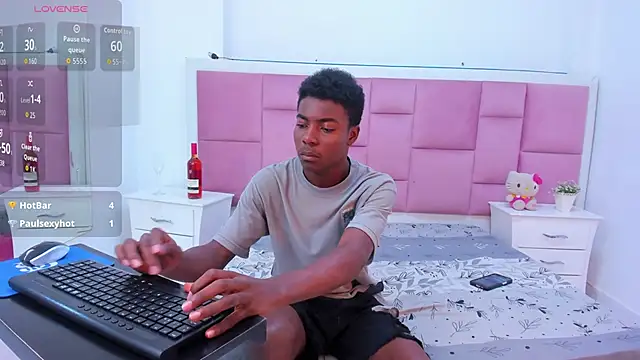 NoahJhonson69 online show from November 2025 07:04:02 PM