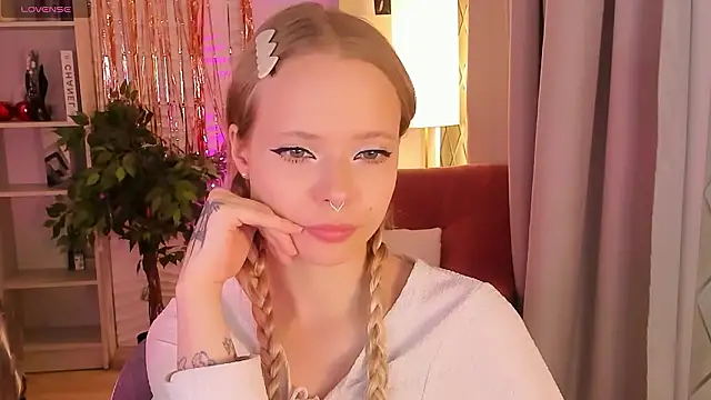 lucy loy online show from January 2026 01:49:01 PM